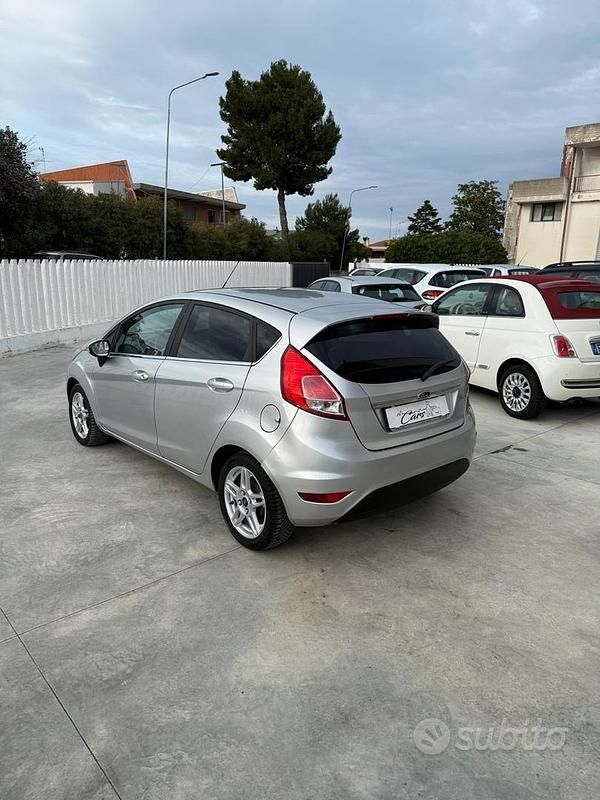 Usata Ford Fiesta Titanium 75 CV (55 kW) 2015 Grigio Berlina