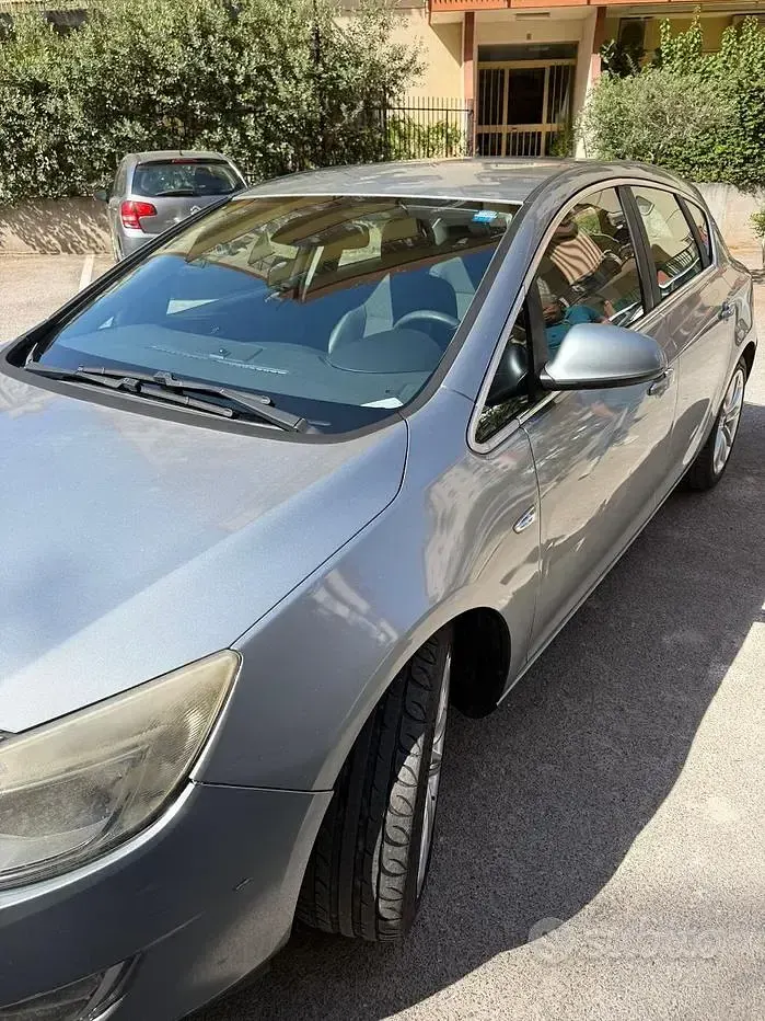 Usata Opel Astra 131 CV (96 kW) 2012 Grigio Berlina