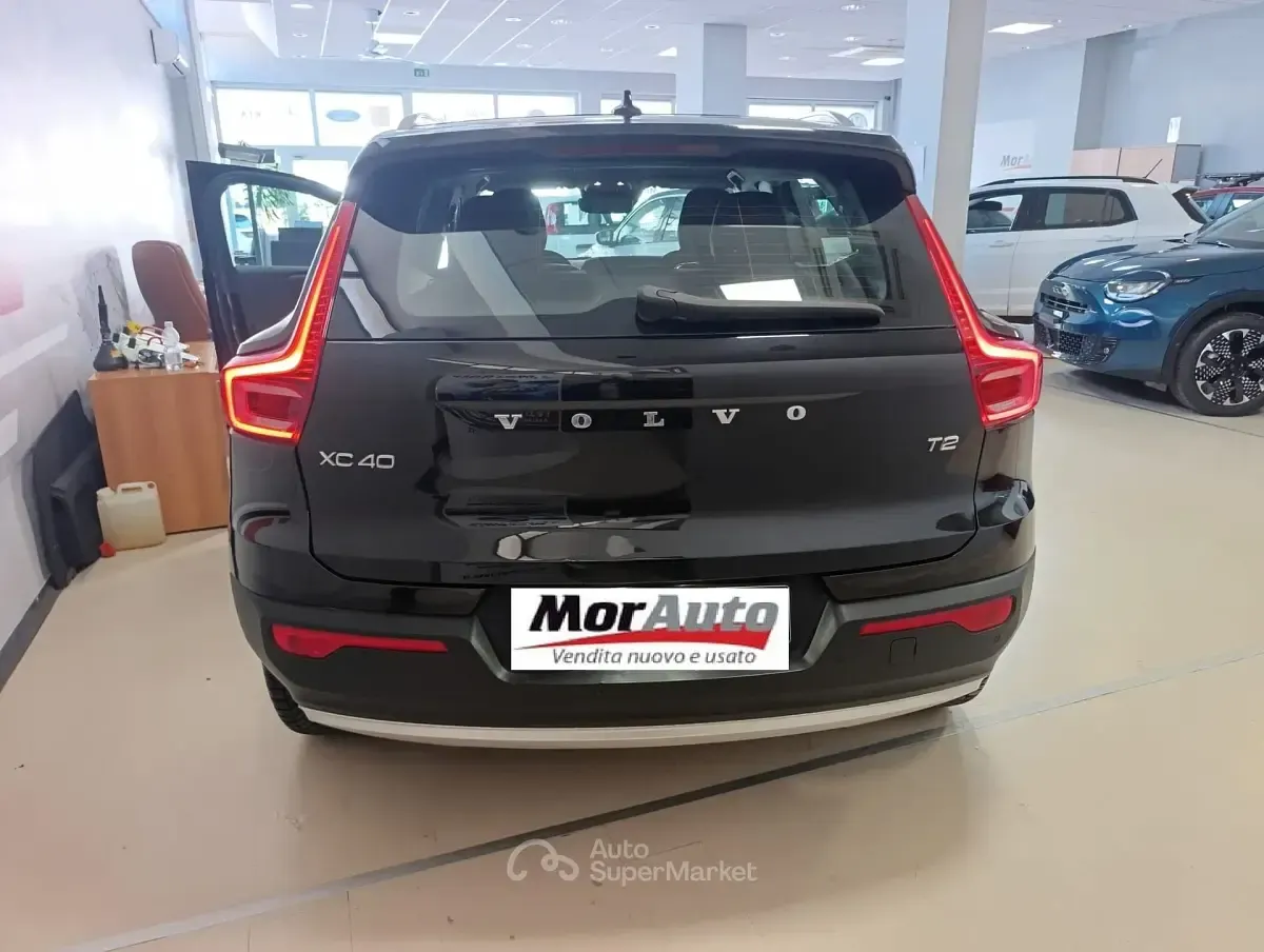 Usata Volvo XC40 Momentum 129 CV (94 kW) 2021 Nero SUV