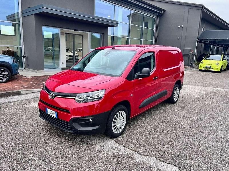 Rosso Usata 2022 Toyota Proace City City Monovolume | 15.500 € (Cara) - Immagine 1/4