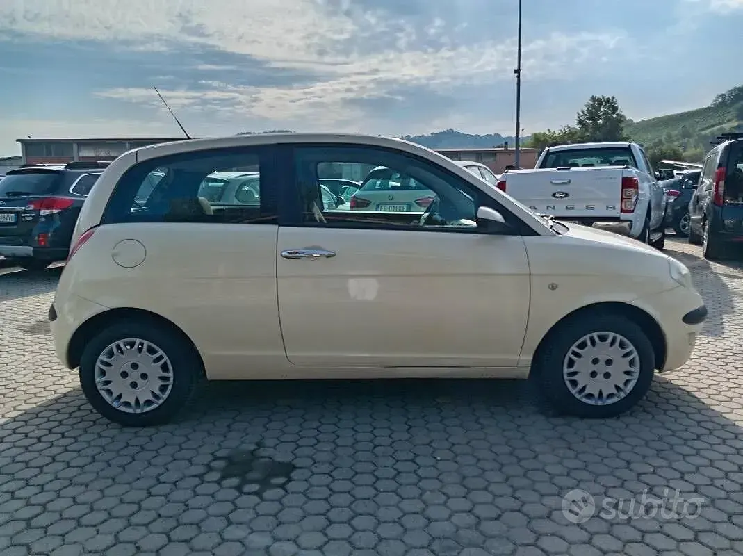 Usata Lancia Ypsilon 70 CV (51 kW) 2006 Beige Utilitaria