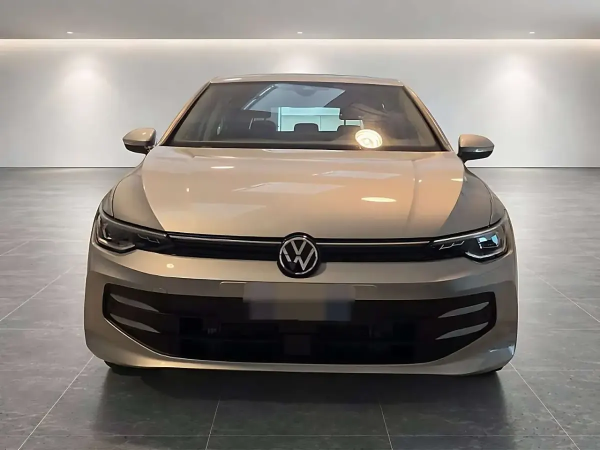 Usata VW Golf VIII Edition 150 CV (110 kW) 2024 Argento Berlina