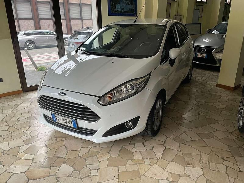 Usata Ford Fiesta Titanium 75 CV (55 kW) 2016 Bianco Utilitaria