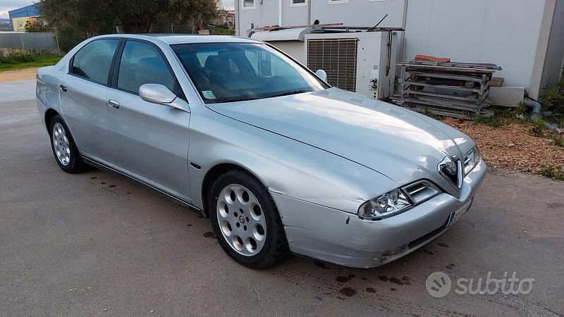 Usata Alfa Romeo 166 136 CV (100 kW) 1999 Grigio Berlina