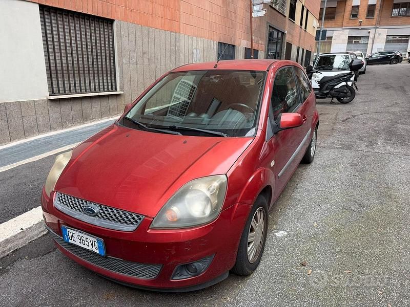 Usata Ford Fiesta 68 CV (50 kW) 2007 Rosso Berlina
