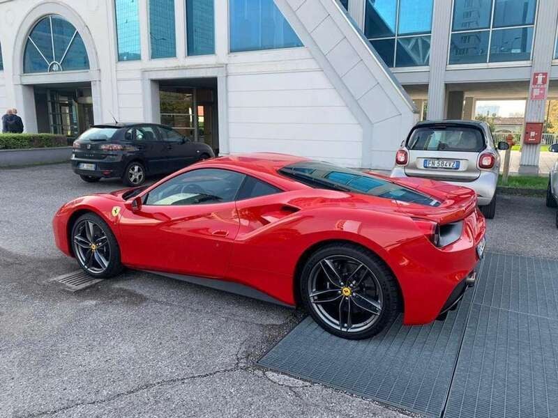 Usata Ferrari 488 670 CV (492 kW) 2016 Rosso Coupé
