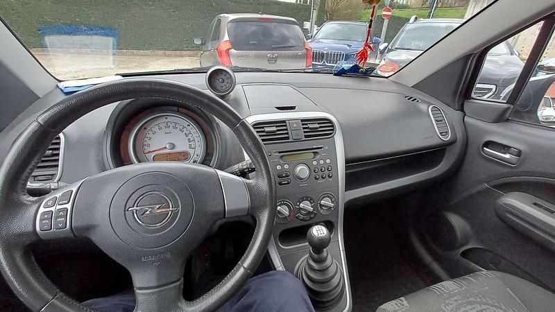 Usata Opel Agila 94 CV (69 kW) 2012 Argento Utilitaria