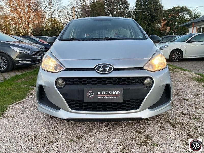 Usata Hyundai i10 Style 66 CV (48 kW) 2017 Gray Utilitaria