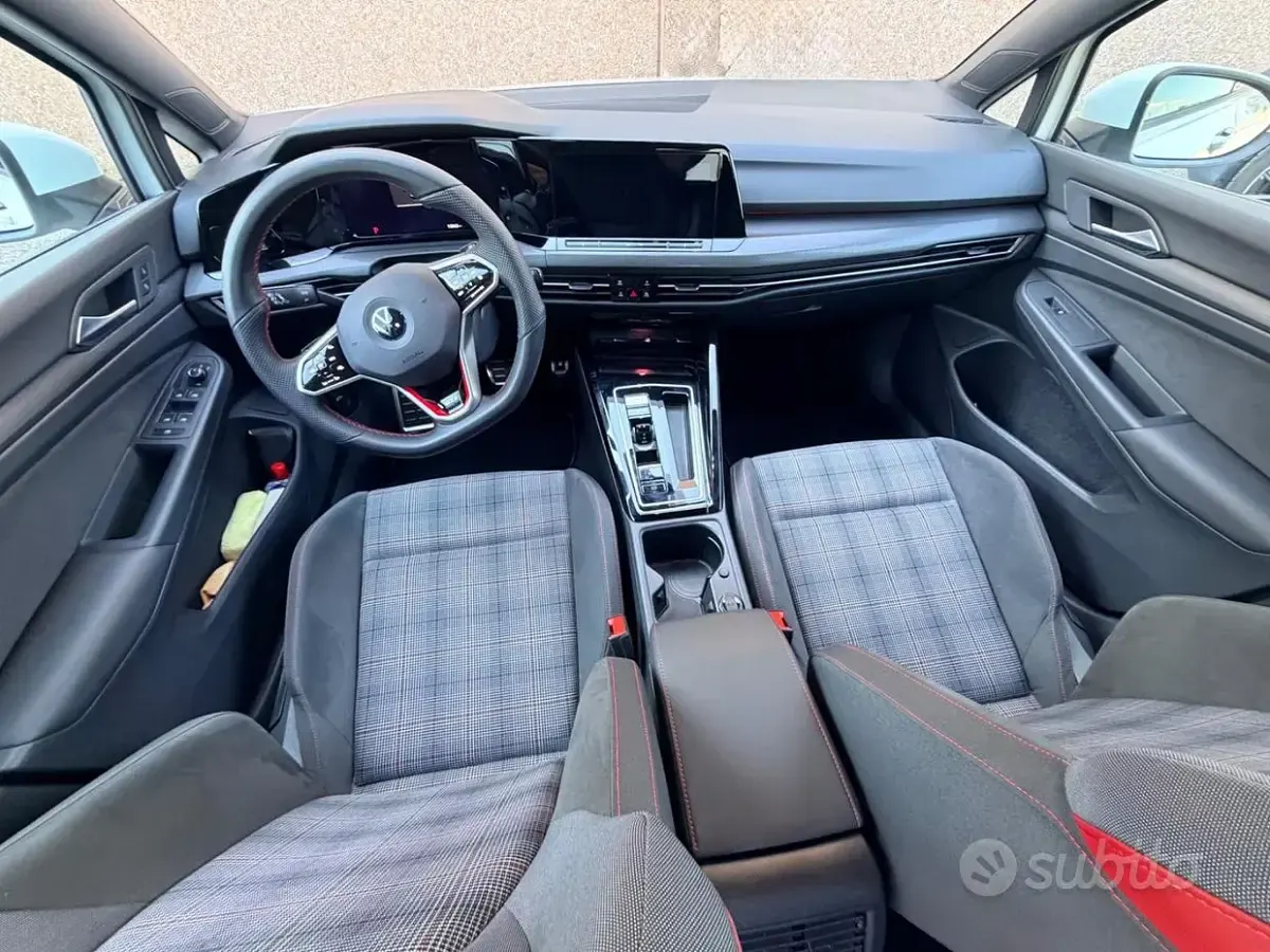 Usata VW Golf VIII GTI 245 CV (180 kW) 2023 Bianco Berlina