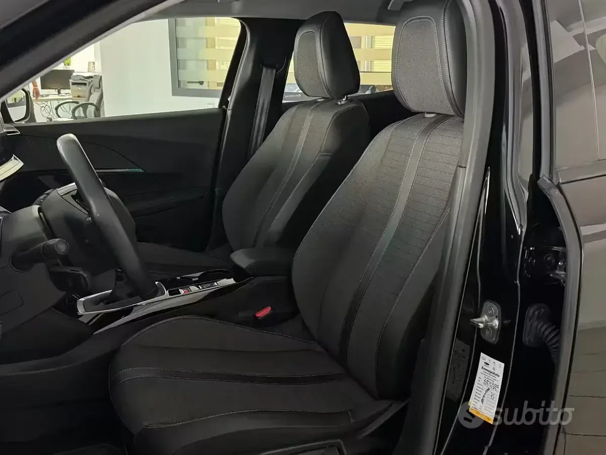 Usata Peugeot 2008 Allure 110 CV (80 kW) 2022 Nero SUV