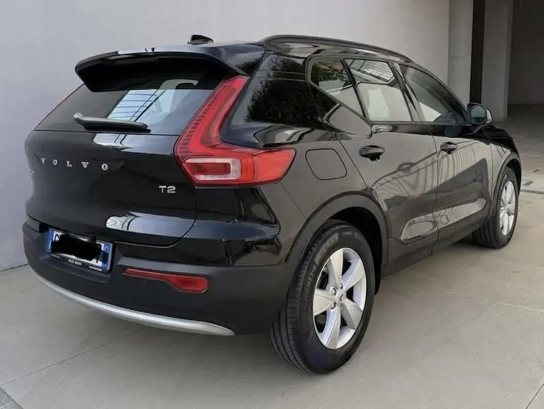 Usata Volvo XC40 Core 129 CV (94 kW) 2022 Nero SUV