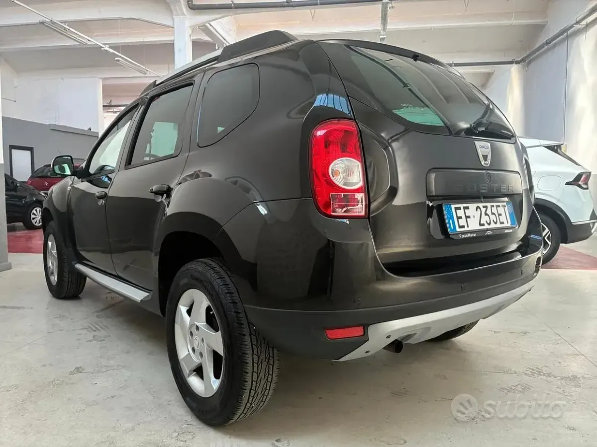 Usata Dacia Duster Lauréate 110 CV (80 kW) 2012 Nero SUV
