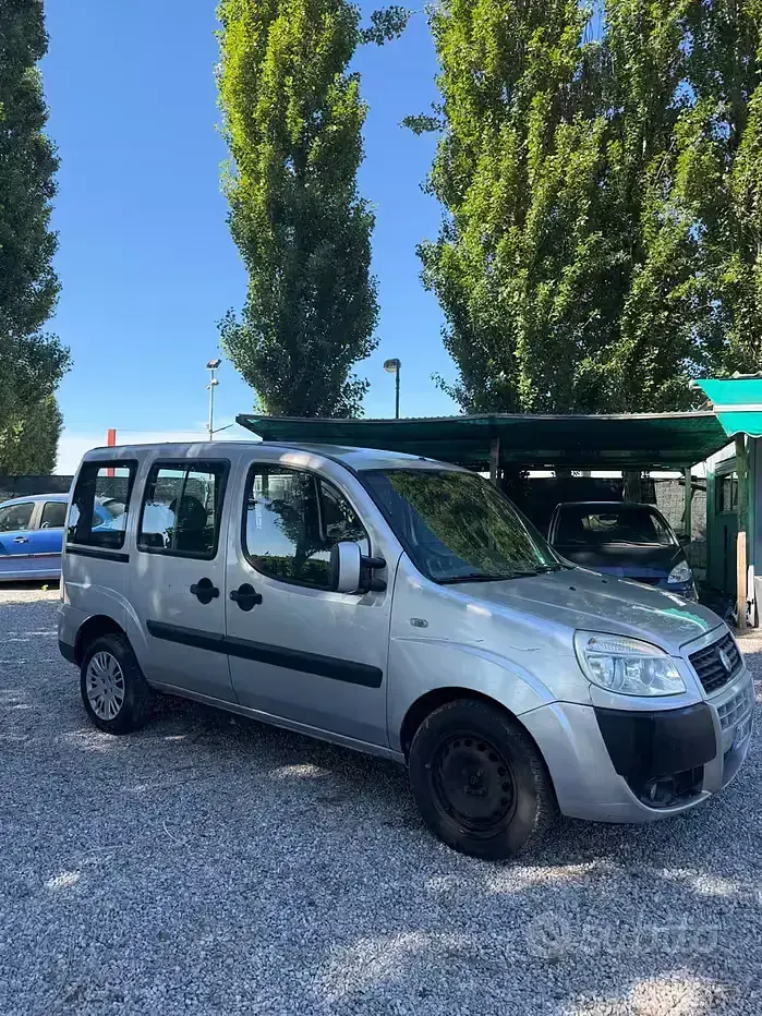 Usata Fiat Doblò 105 CV (77 kW) 2006 Grigio Monovolume