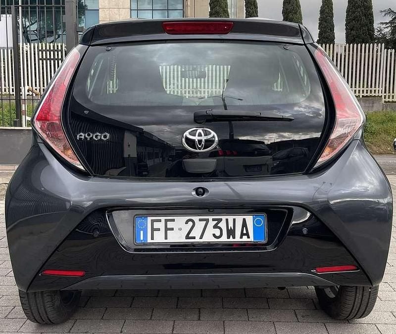 Usata Toyota Aygo X-pure 69 CV (50 kW) 2016 Grigio Utilitaria