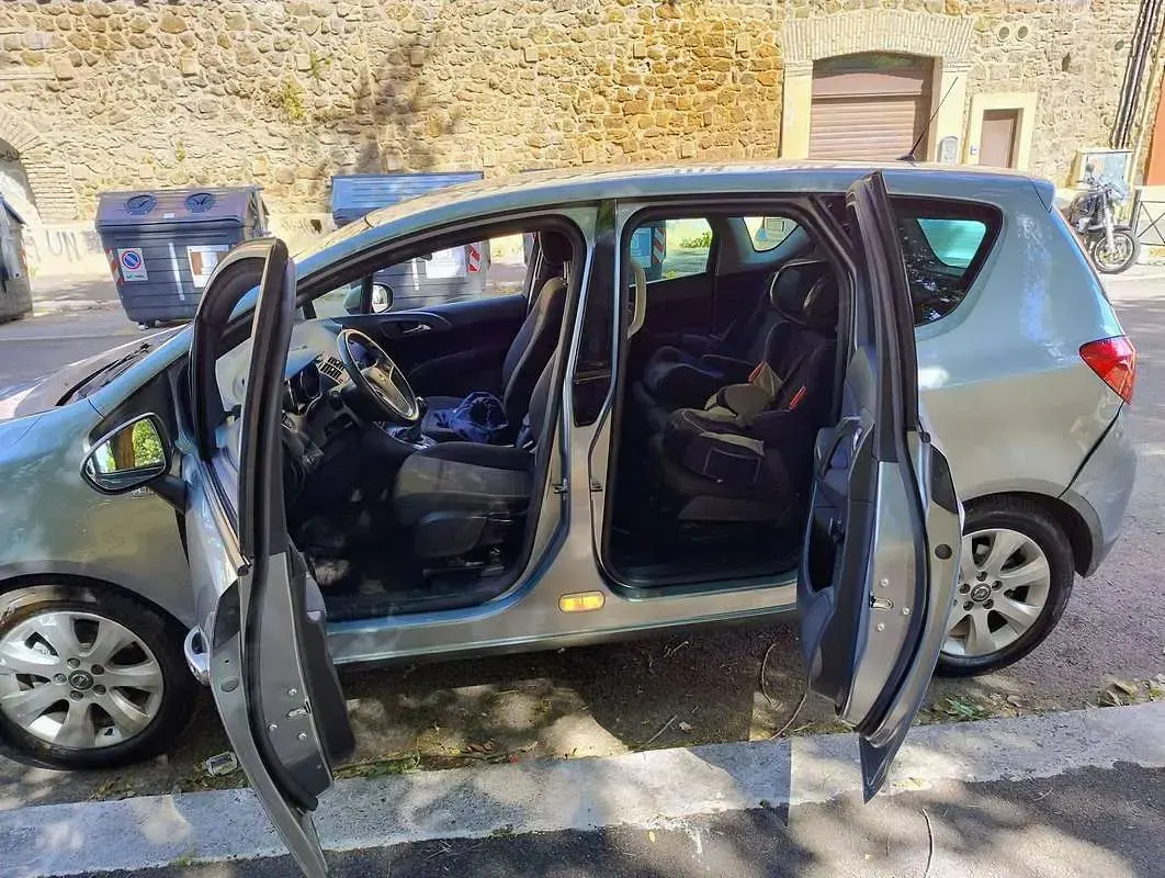 Usata Opel Meriva 101 CV (74 kW) 2013 Grigio Monovolume