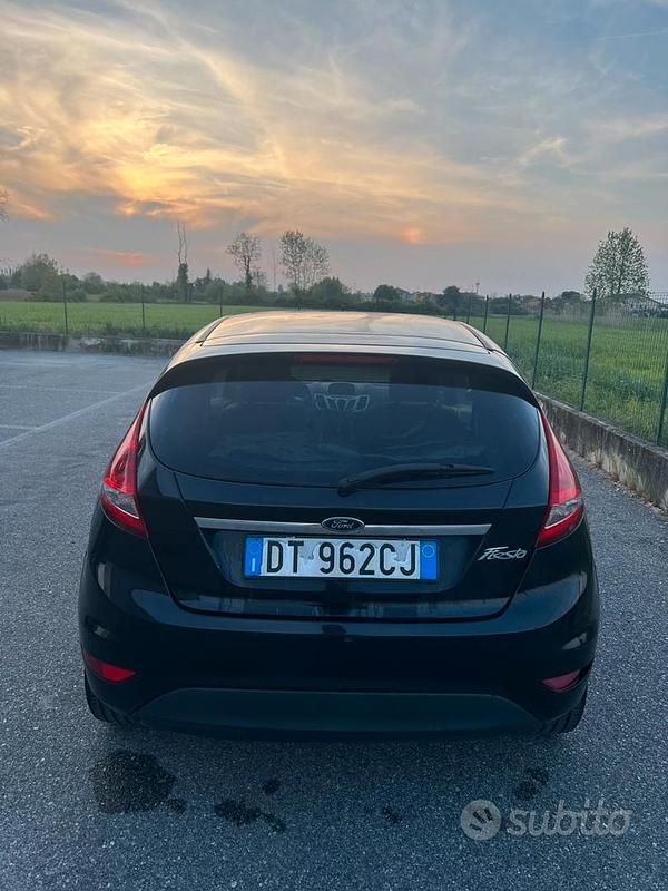 Usata Ford Fiesta Titanium 82 CV (60 kW) 2009 Nero Utilitaria