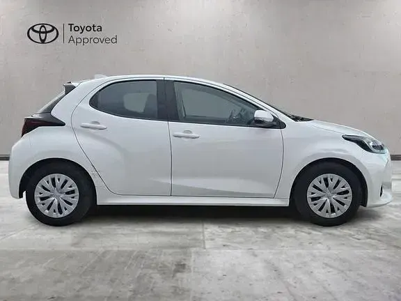Usata Toyota Yaris Active 2022 Super white Utilitaria