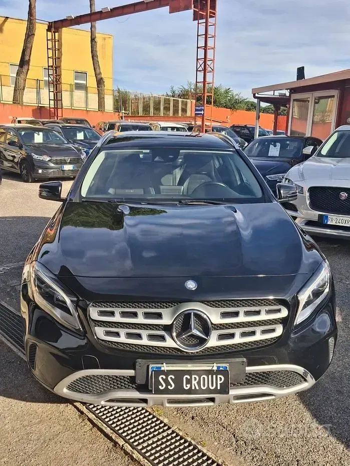 Usata Mercedes GLA180 Executive 109 CV (80 kW) 2017 Nero SUV