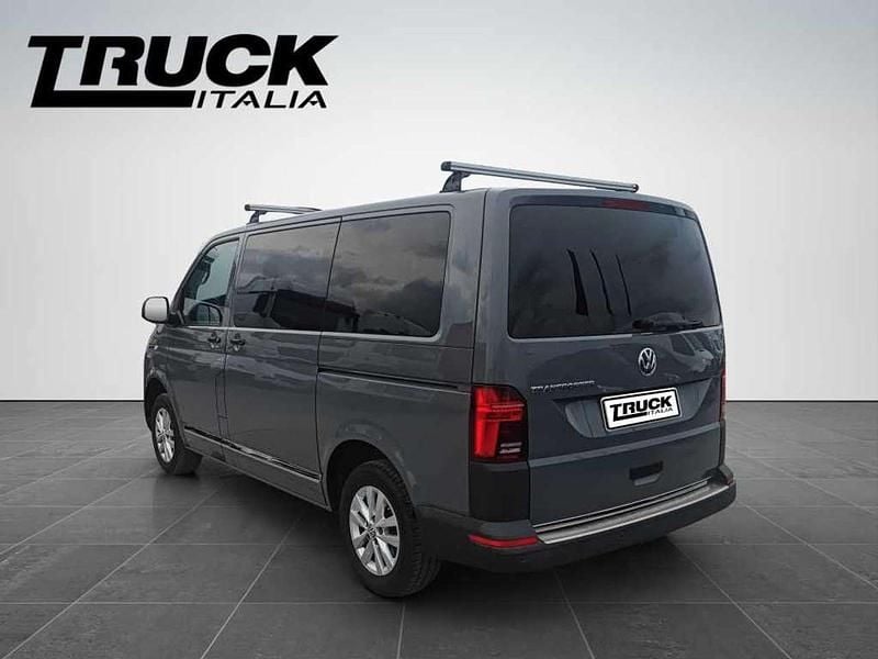 Usata VW Transporter 150 CV (110 kW) 2022 Grigio scuro Furgone