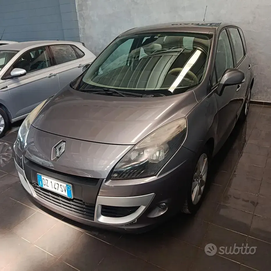 Usata Renault Scénic III Luxe 131 CV (96 kW) 2009 Grigio Monovolume