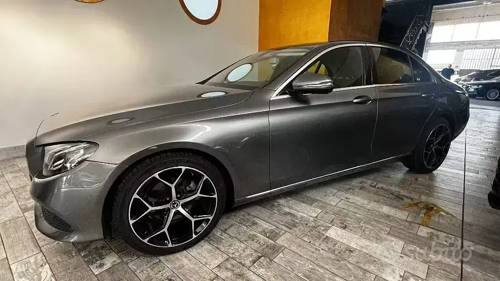 Usata Mercedes E220 194 CV (142 kW) 2017 Grigio Berlina