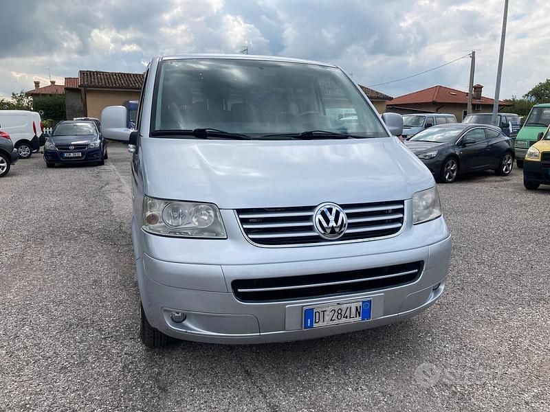 Usata VW Multivan Highline 130 CV (95 kW) 2008 Grigio Furgone
