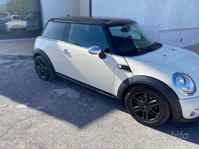 Usata Mini Cooper D 112 CV (82 kW) 2011 Beige Utilitaria