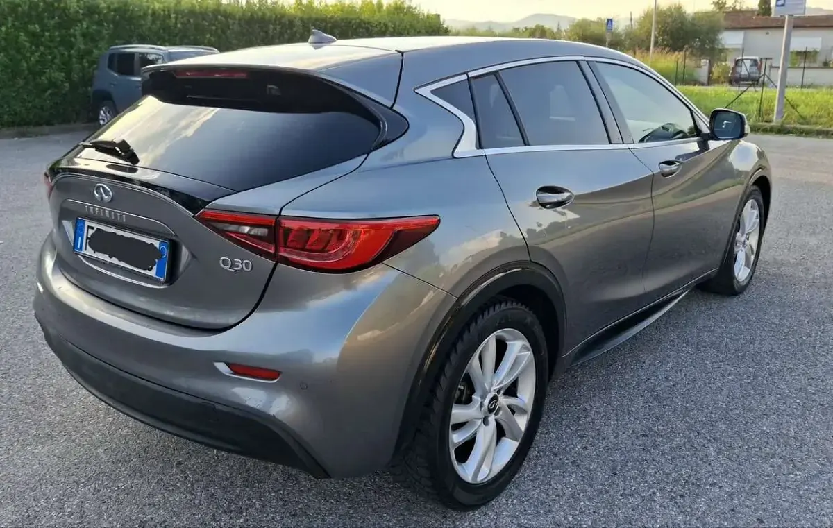 Usata Infiniti Q30 Premium 109 CV (80 kW) 2016 Grigio Berlina