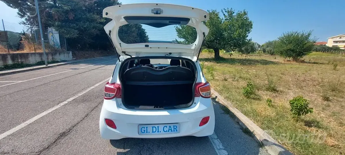Usata Hyundai i10 69 CV (50 kW) 2016 Bianco Utilitaria