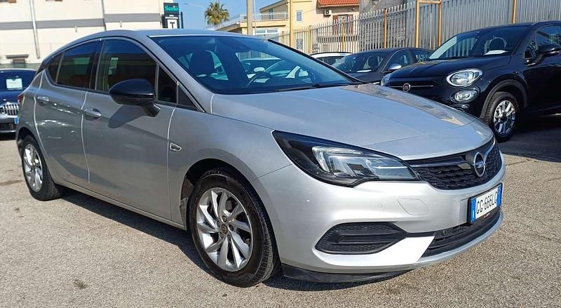 Usata Opel Astra Ultimate 122 CV (89 kW) 2021 Argento Berlina
