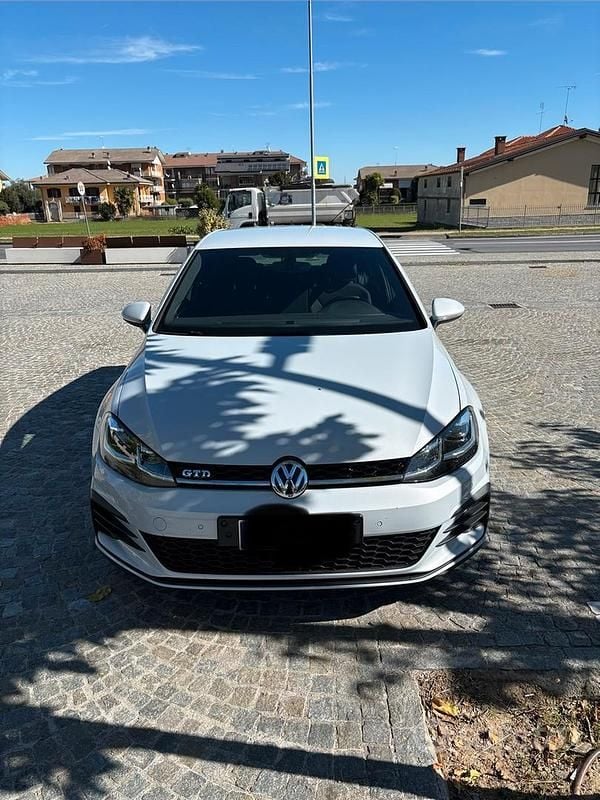 Grigio Usata 2017 VW Golf VII GTD Tre volumi | 20.500 € (Molto cara) - Immagine 1/4