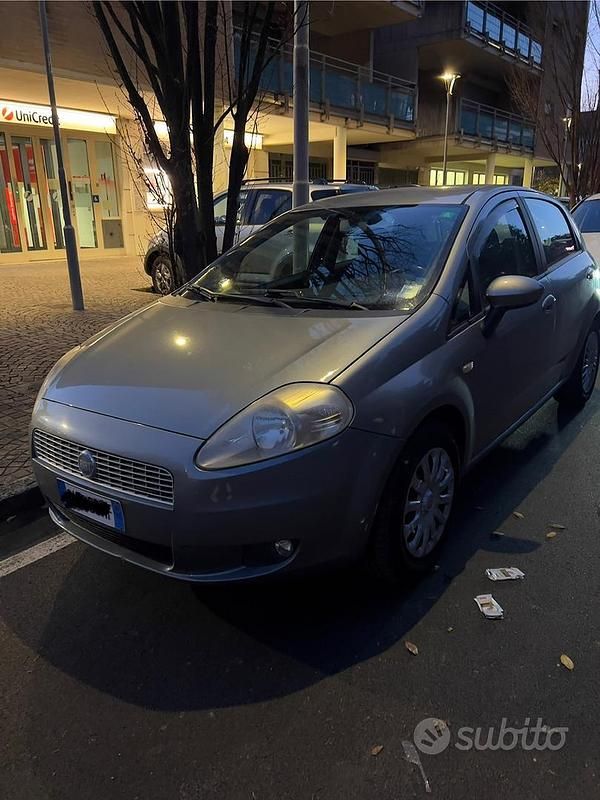 Usata Fiat Grande Punto 75 CV (55 kW) 2007 Grigio Utilitaria