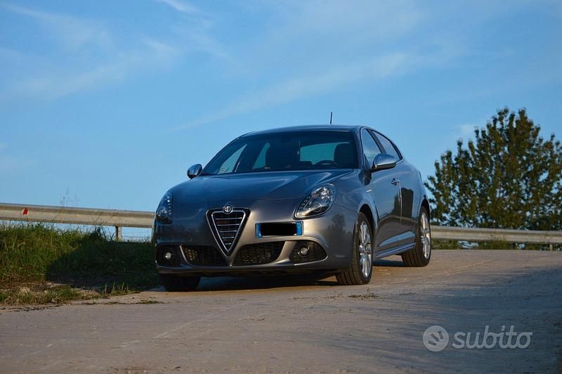 Usata Alfa Romeo Giulietta 140 CV (102 kW) 2012 Grigio Berlina