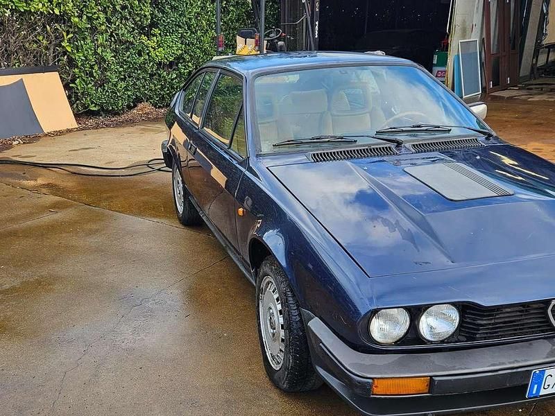 Usata Alfa Romeo GTV 158 CV (116 kW) 1982 Blu/azzurro Coupé