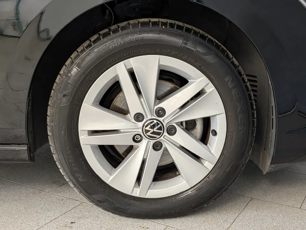 Usata VW Golf VIII Life 116 CV (85 kW) 2025 Nero Berlina