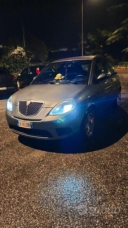 Usata Lancia Ypsilon 70 CV (51 kW) 2006 Grigio Utilitaria
