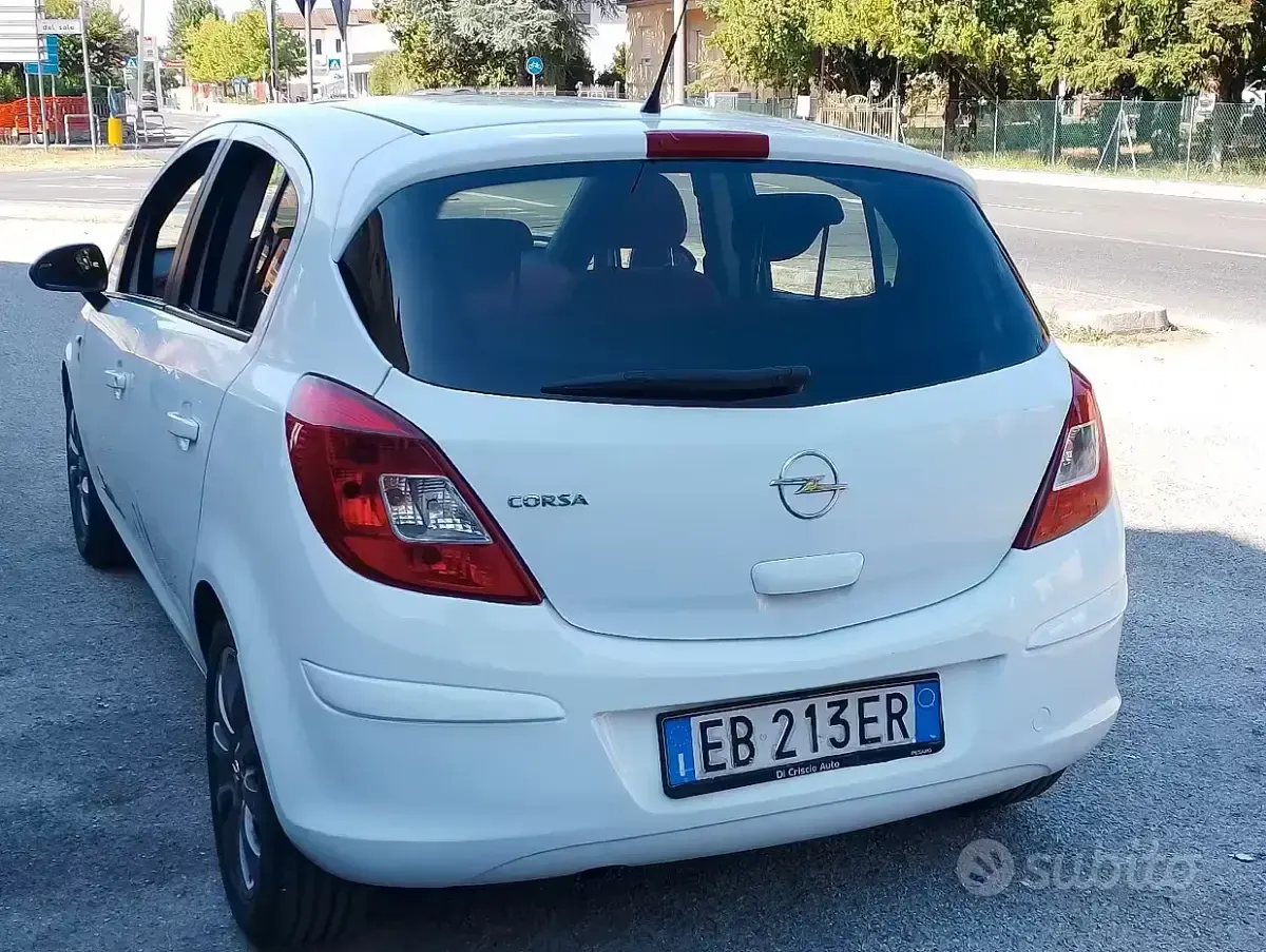 Usata Opel Corsa 80 CV (58 kW) 2010 Bianco Utilitaria