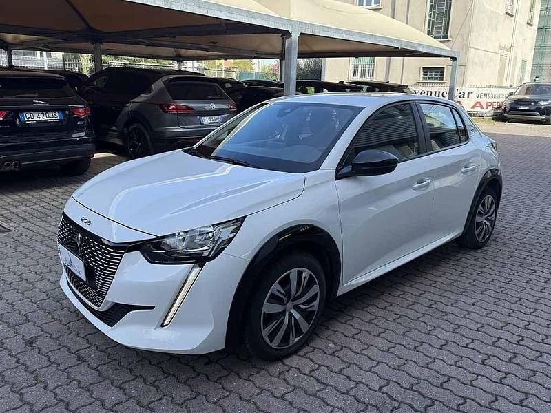 Usata Peugeot e-208 Active 100 kW (136 CV) 2022 Bianco / pastello Utilitaria