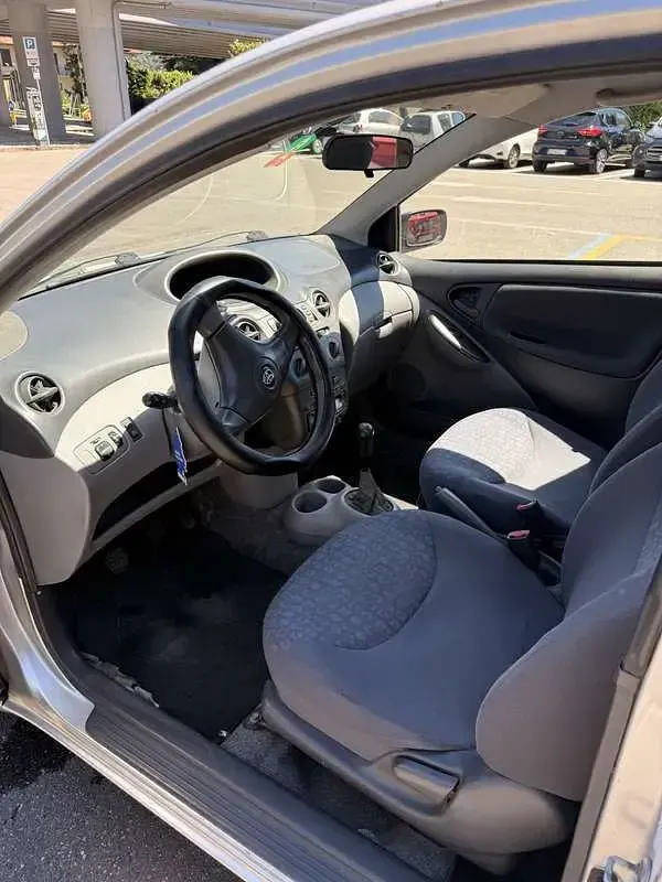Usata Toyota Yaris Luna 86 CV (63 kW) 2002 Berlina