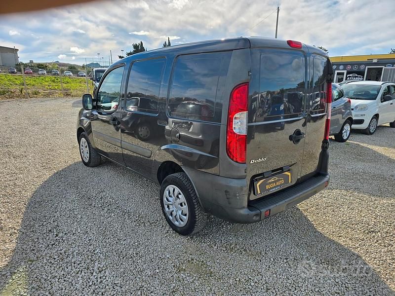 Usata Fiat Doblò 85 CV (62 kW) 2009 Grigio Monovolume