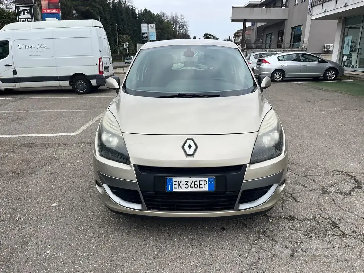 Usata Renault Scénic III 110 CV (80 kW) 2011 Monovolume