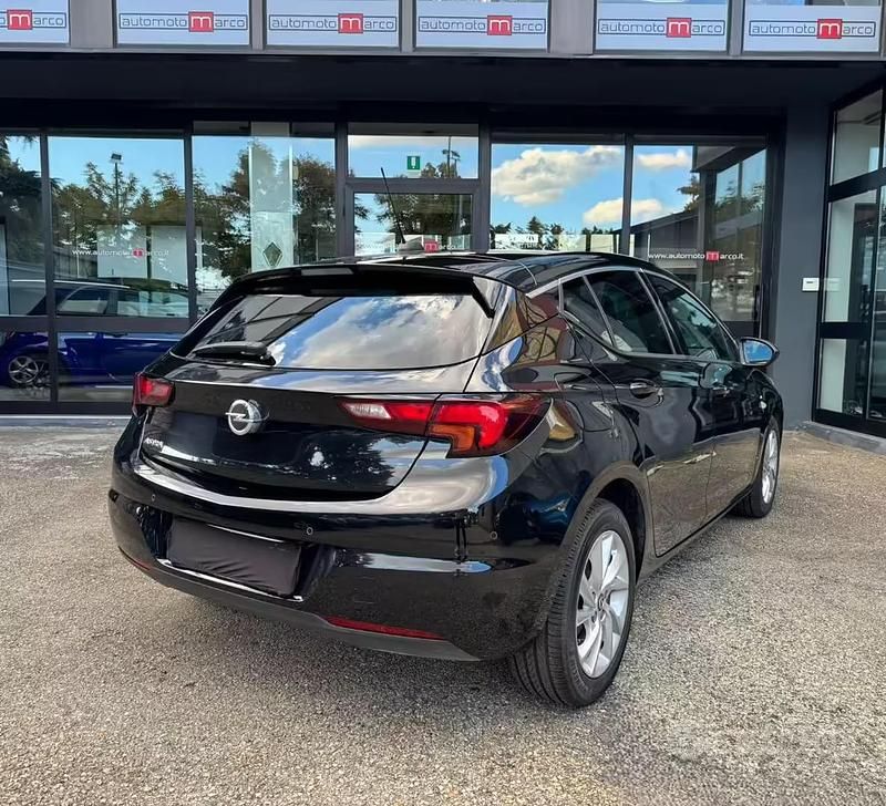 Usata Opel Astra Elegance 122 CV (89 kW) 2021 Nero Berlina