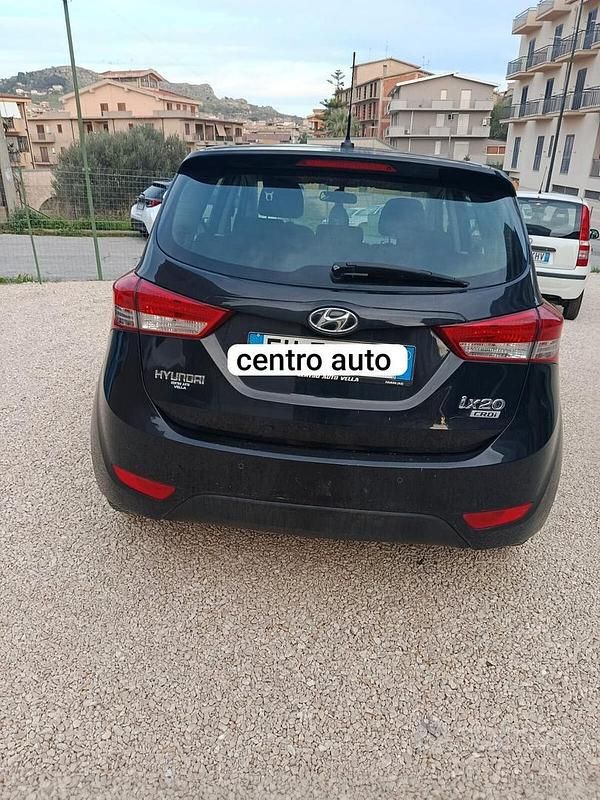 Usata Hyundai ix20 Comfort 90 CV (66 kW) 2011 Blu Utilitaria