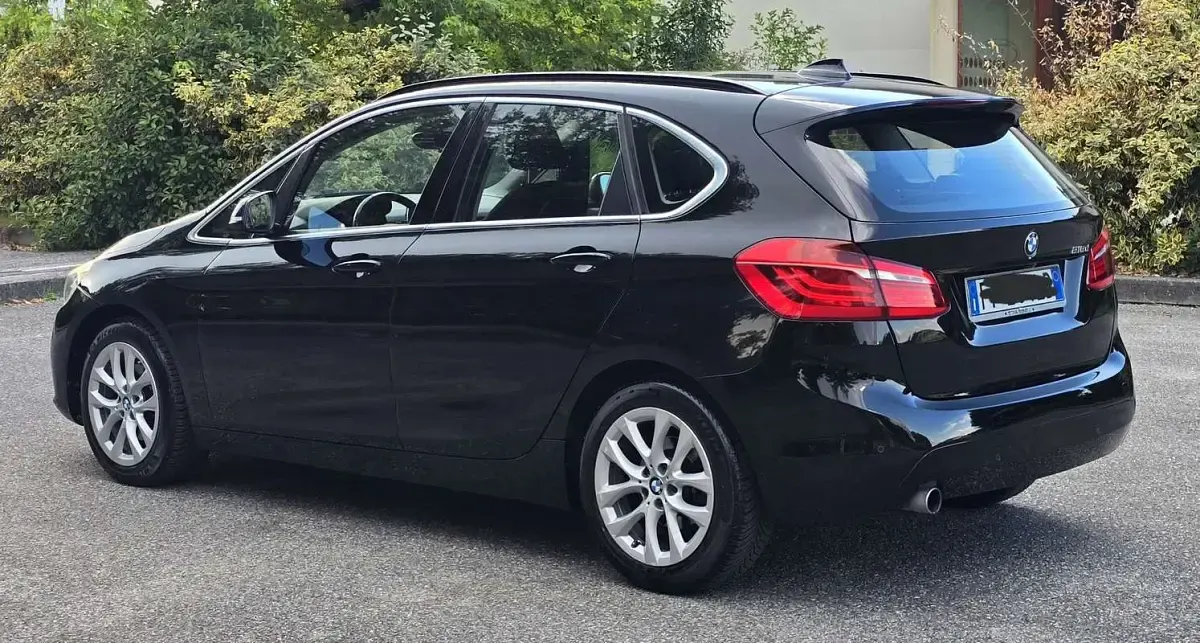 Usata BMW 218 Luxury Line 150 CV (110 kW) 2017 Nero Monovolume