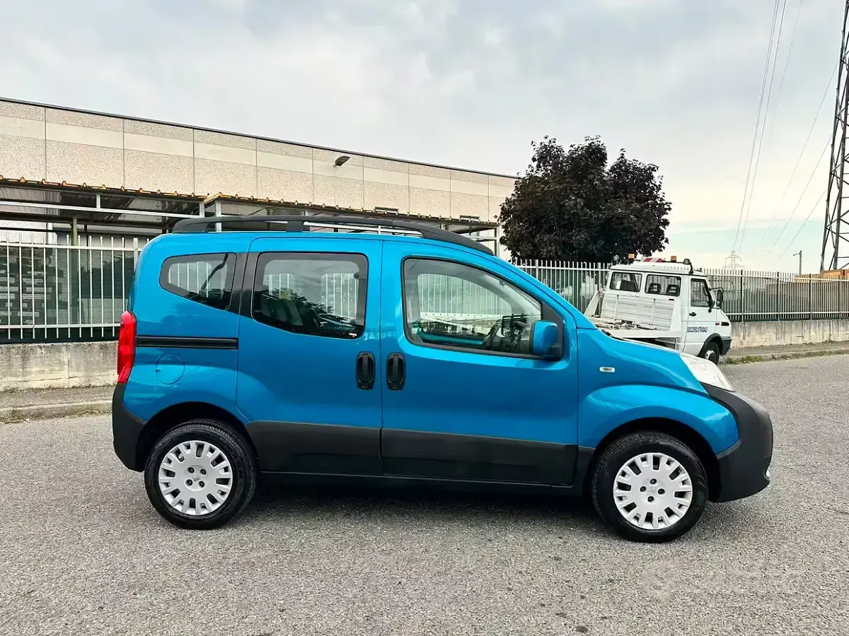 Usata Peugeot Bipper Outdoor 73 CV (53 kW) 2009 Blu Monovolume