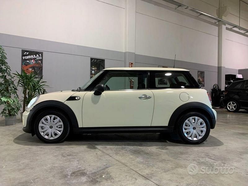 Usata Mini ONE 98 CV (72 kW) 2011 Beige Utilitaria