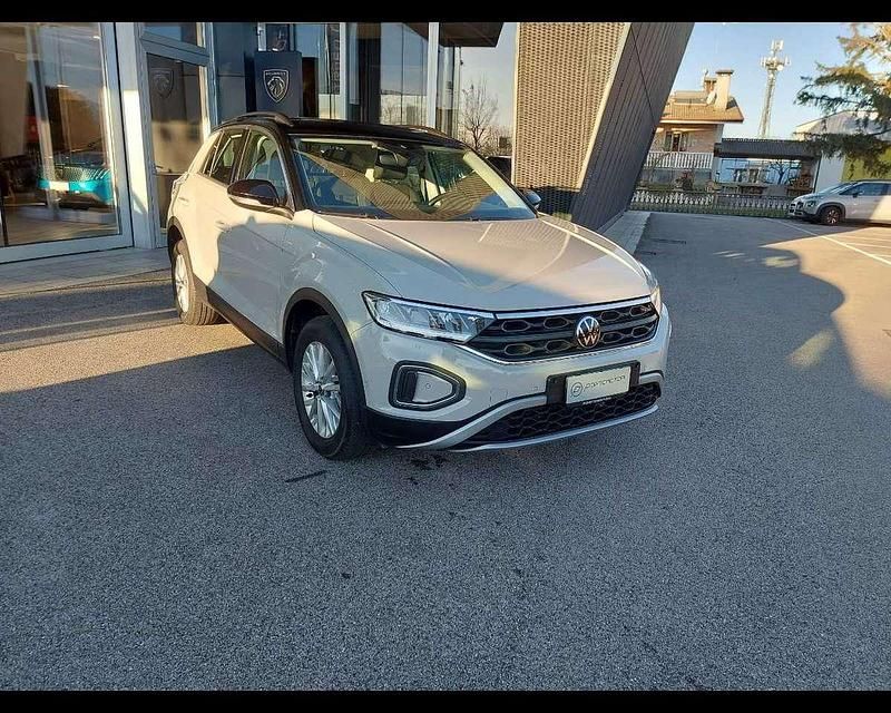 Usata VW T-Roc Life 110 CV (80 kW) 2024 Beige SUV