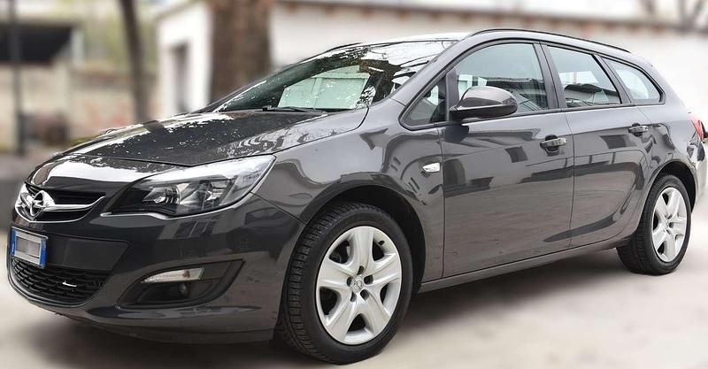 Usata Opel Astra Cosmo 110 CV (80 kW) 2016 Grigio medio metallizzato Station wagon