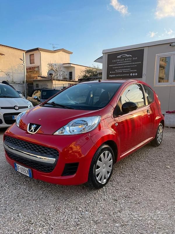 Usata Peugeot 107 Access 68 CV (50 kW) 2010 Rosso Utilitaria