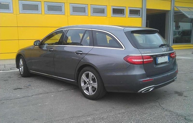 Usata Mercedes E220 194 CV (142 kW) 2017 Grigio Station wagon